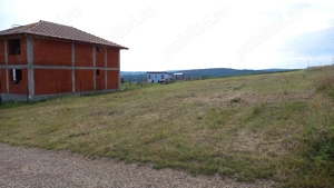 Vând teren la șosea, 5 min Spital Judetean, cu gaz, apa si curent