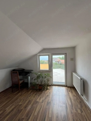 Vilă cu 7 camere, 3 băi, P+M, garaj, terasă, 1130 mp teren, Sântandrei, Bihor. - imagine 12