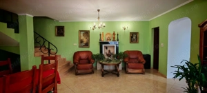 Vilă cu 7 camere, 3 băi, P+M, garaj, terasă, 1130 mp teren, Sântandrei, Bihor. - imagine 3
