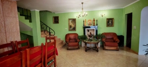 Vilă cu 7 camere, 3 băi, P+M, garaj, terasă, 1130 mp teren, Sântandrei, Bihor.