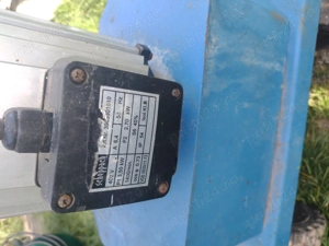 Vând despicător de lemn.