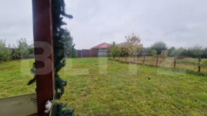 Teren Intravilan Harman cu utilitati , ingradit si casauta de lemn pe teren - imagine 3