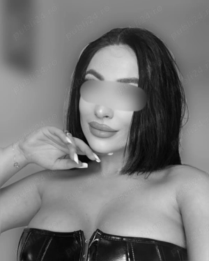 Bruneta siliconata VIP  ! 