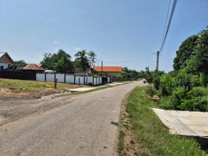 Teren intravilan parcelabil *dublă deschidere - utilități complete* Com. Lelești