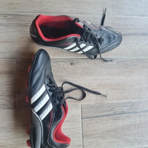 Vand adidasi originali fotbal cu crampoane nr. 43.