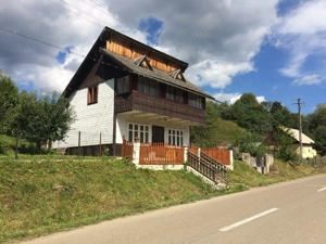 Vand casa la munte, in Bucovina
