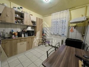 Apartament cu 3 camere,decomandat,centrala proprie,zona Dambovita
