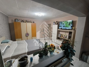 Apartament cu 3 camere,decomandat,centrala proprie,zona Dambovita