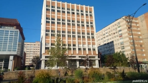 Cladire comerciala cu 4 etaje localizata pe bulevardul Republicii nr 17, Resita, Caraș-Severin 