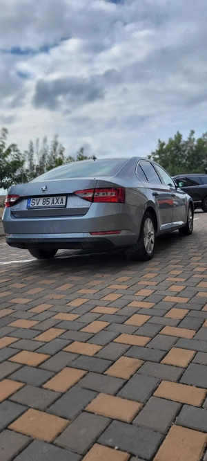 Skoda Superb 2.0 TDI DSG Ambition - imagine 4