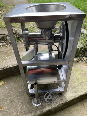 Masina tocat carne aluminiu Poland 1.5KW 749 lei