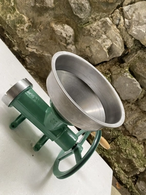 Masina tocat carne fonta manuala 249 lei