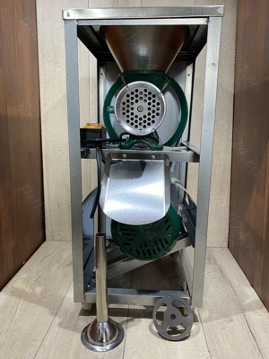 Masina tocat carne fonta profesionala 699 lei