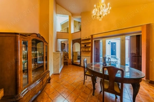 Vilă impunătoare cu arhitectură elvetiană pe 3 nivele - proprietar  - imagine 2