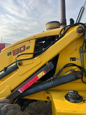 Buldoexcavator New Holland B80B   An 2017   2.600 ore    - imagine 6