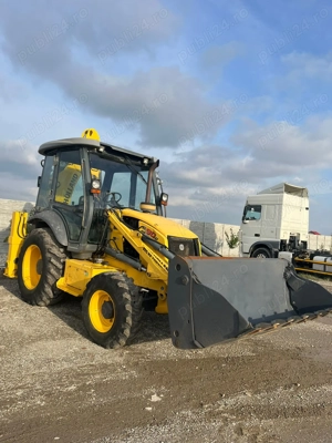 Buldoexcavator New Holland B80B   An 2017   2.600 ore    - imagine 3