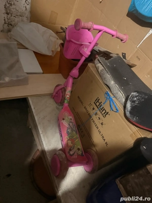 vand carucior pliabil roz si trotineta cadou 