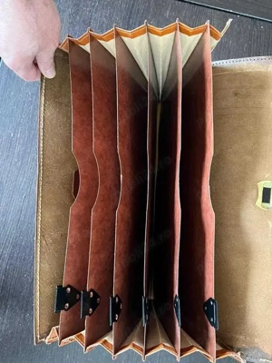 Servieta piele cca 1950 - imagine 2