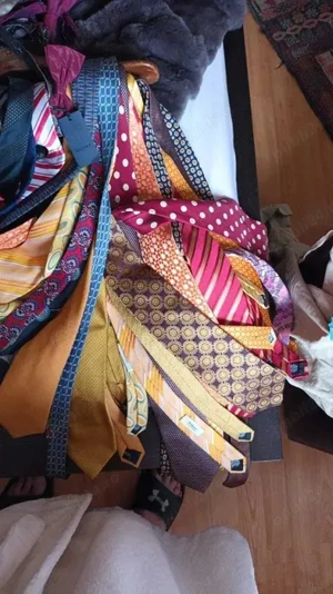 36 cravate, Dior, Gucci, Hermes,Lanvin, Chauvet, Burberrys, Sulka,Boss