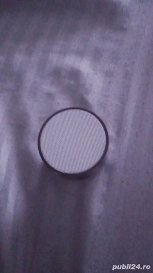 vând boxa portabila pentru piese 