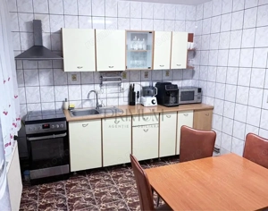 LIPOVEI - BLOC IZOLAT - PARTER INALT - 3 CAMERE - CENTRALA PROPRIE - CLIMA - DECOMANDAT - imagine 9