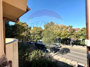 Casă / Vilă cu 5 camere de vânzare pe Bulevardul Ferdinand Constanta - imagine 3