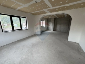 Casă de vânzare în Câmpulung la preț de apartament. - imagine 9