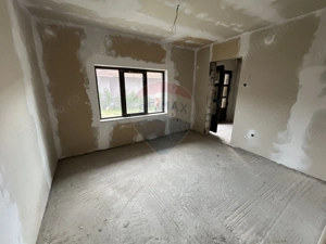 Casă de vânzare în Câmpulung la preț de apartament. - imagine 18