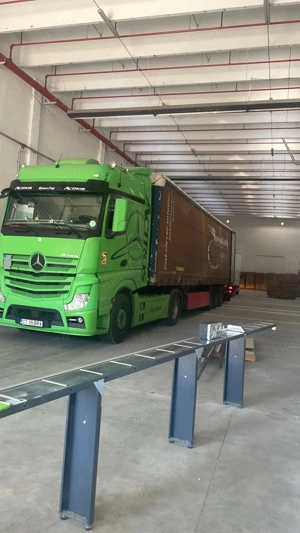 Vand cap tractor Mercedes Actors  - imagine 3