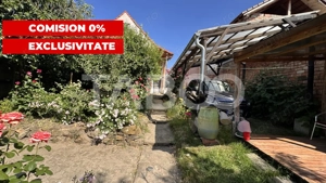 Casa de vanzare cu curte spatioasa loc relaxare si gradina Cornatel