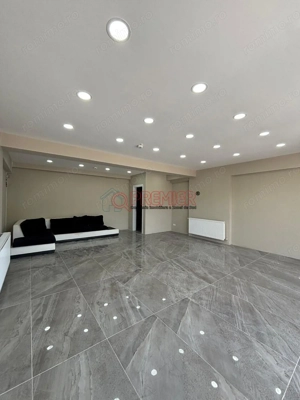 Spatiu Comercial 900 euro Vitan-Barzesti - Vitrina - imagine 2