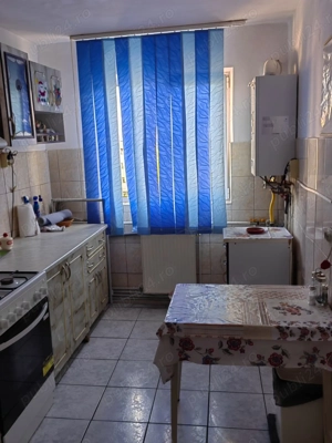 Vând urgent apartament 3 camere ultracentral (zona Luca )Campina