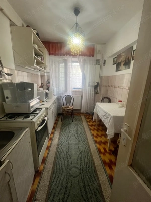 Apartament trei camere - Zona Școala nr. 10 - etaj 2 - imagine 2