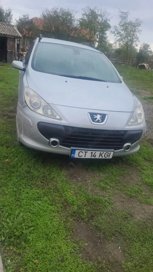 Vând mașină în stare bună 