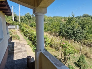 Casa in mediu rural cu teren - imagine 19