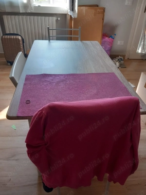 Masă cu două scaune in stare bună 
