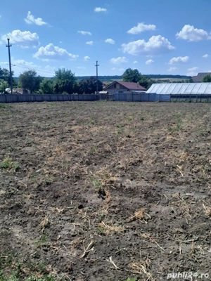 Vând casă bătrânească cu 1800mp teren Jud Vaslui comuna Tutova - imagine 3