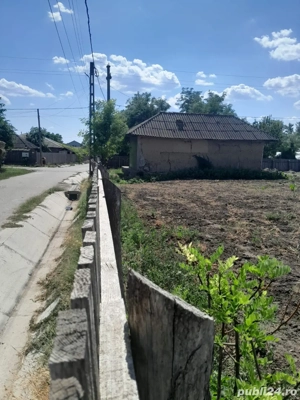 Vând casă bătrânească cu 1800mp teren Jud Vaslui comuna Tutova - imagine 4