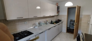 PF dau în chirie apartament cu 3 camere 