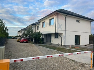 De vanzare Casă / Vilă cu 4 camere