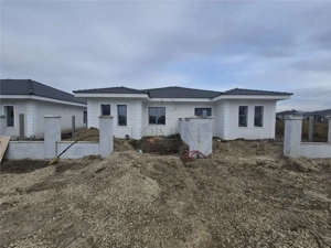 Duplex personalizare interioara - 388 mp teren - zona excelenta langa 4 benzi - 2 dormitoare si livi