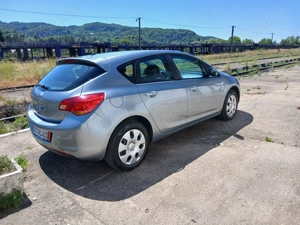 Opel Astra J 2012 - imagine 5