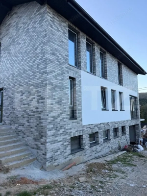 Casă individuală de vânzare, 6 camere, 182 mp, în Făget