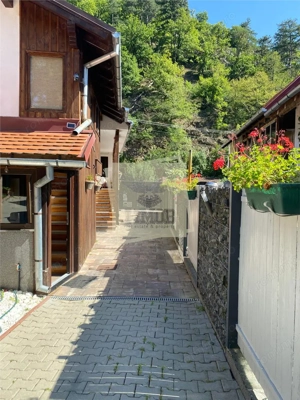 Casa individuala 5 camere 4 bai garaj pivnita si panouri solare in Cisnadioara - imagine 14