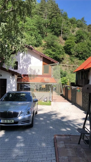 Casa individuala 5 camere 4 bai garaj pivnita si panouri solare in Cisnadioara - imagine 4