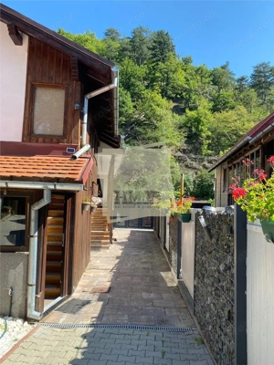 Casa individuala 5 camere 4 bai garaj pivnita si panouri solare in Cisnadioara - imagine 20