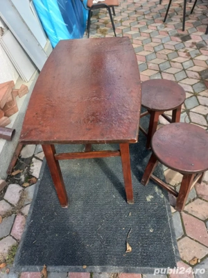 mese și scaune pentru bar