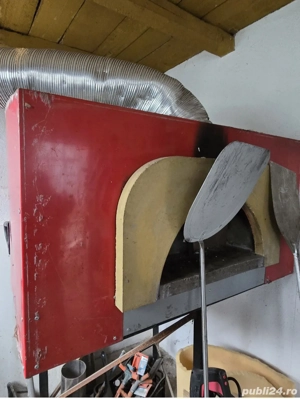 cuptor pizza pe lemne ,Italia,profesional,5 pizza aproape nou