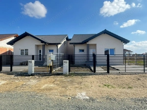 Duplex pe parter, despărțit prin baie, 3 camere, Posibilitate de mansardare