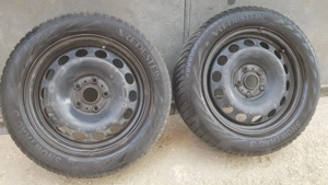 Două roți cu anvelope de iarna 